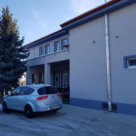 Ubytovanie House Galanta Exterior foto